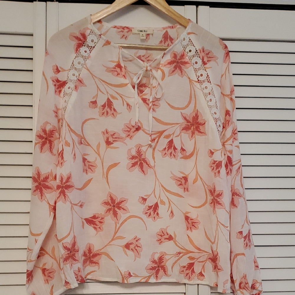 Como Blu Floral Long-sleeved Lace Top, Size Medium